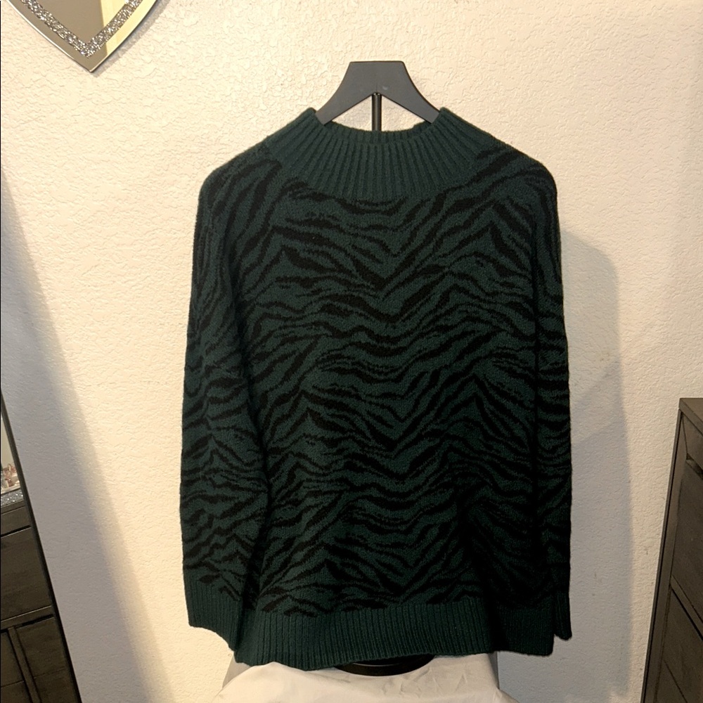 Torrid Dark Green tiger print sweater. Size 1.